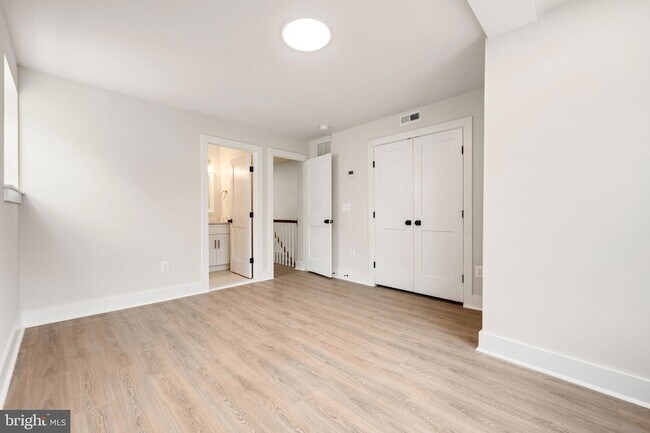 Building Photo - 113 Clifford Ave