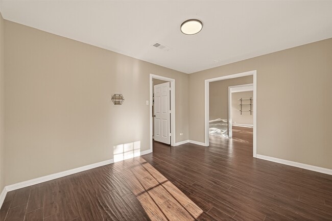 Building Photo - 101 Royal Ct