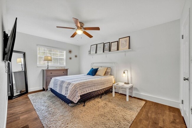 Building Photo - Lakefront Community