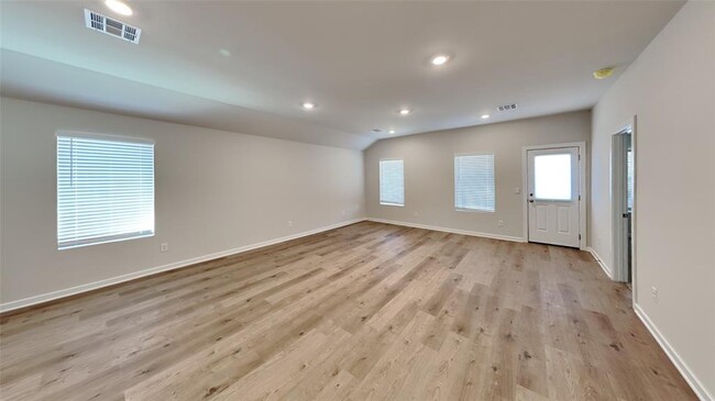 Building Photo - 2901 Firefly Dr