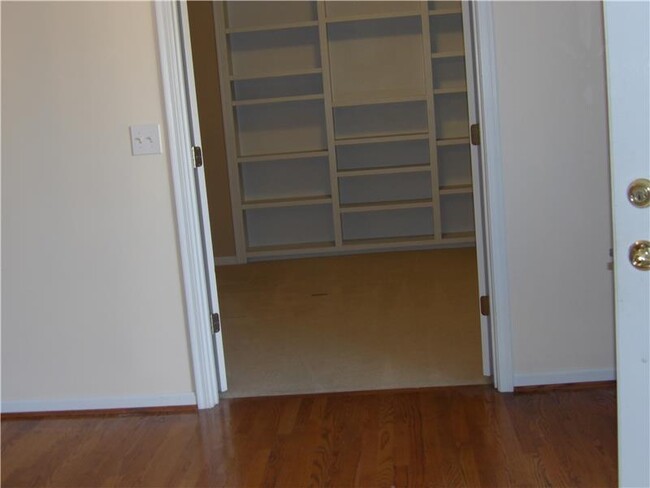 Building Photo - 10201 Hartwood Ct