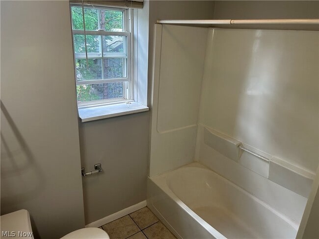 Building Photo - 7730 Ravenna Rd