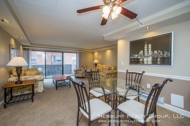 Building Photo - Stunning Two-Bedroom Apartment