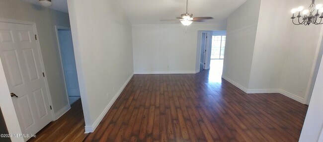 Building Photo - 3559 Pond Ridge Ct W