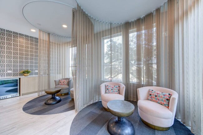 Building Photo - 1111 Shepherd Dr