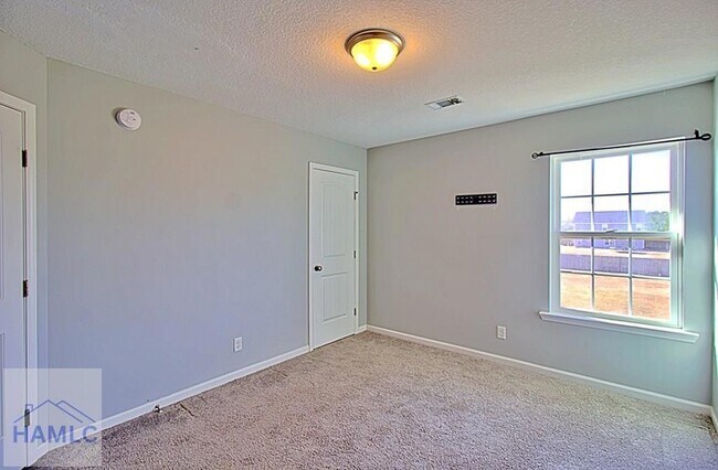 Building Photo - 7 Upland Ct