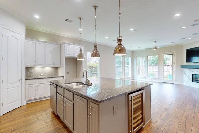 Building Photo - 8870 Van Allen Dr