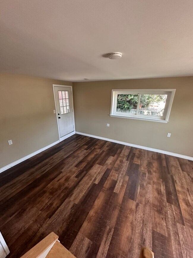 Building Photo - 2152 Rexford Dr