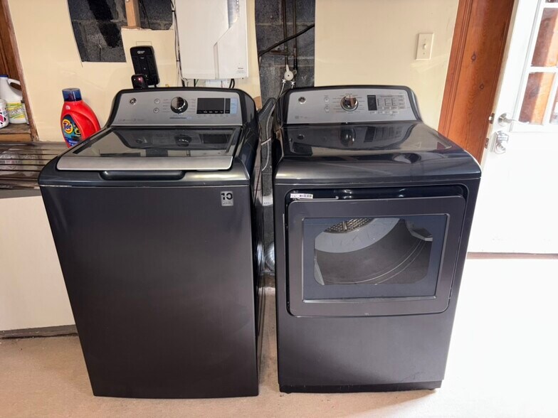 Building Photo - 418 Highland Ave