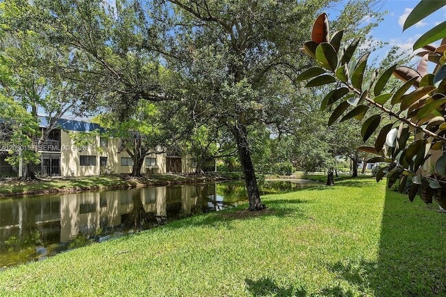 Building Photo - 193 Lakeview Dr