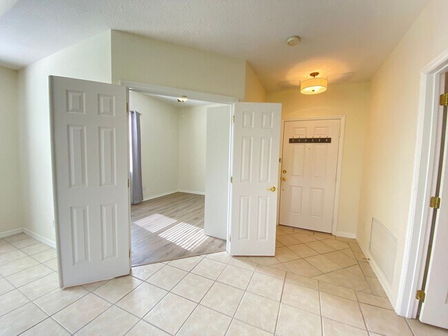 Building Photo - 9435 Myrtle Creek Ln