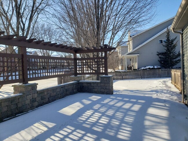 Building Photo - 3718 Stonebridge Dr