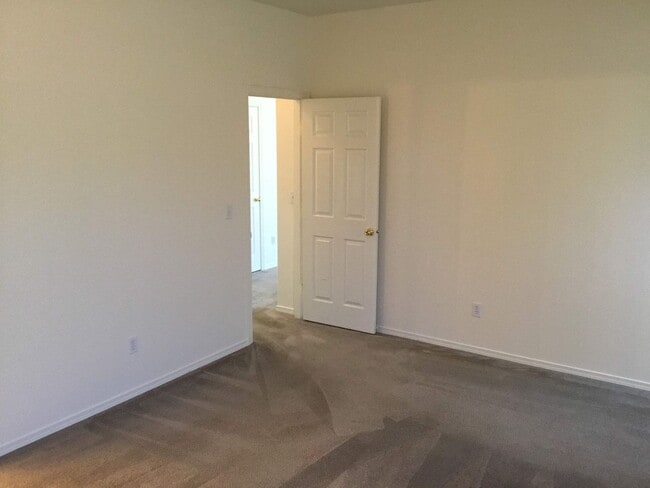 Building Photo - 3 Bedroom house in Bethel-Danebo Area