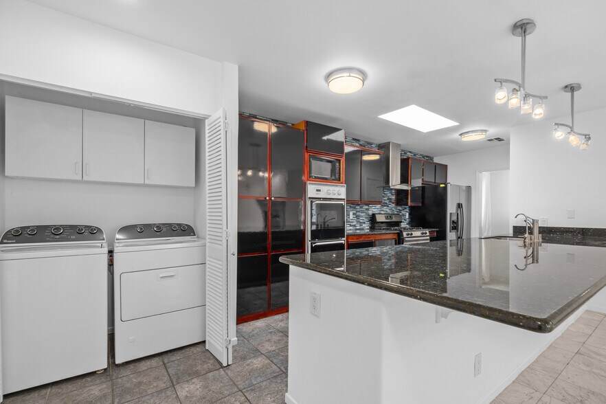 Building Photo - 4442 Saint Clair Ave