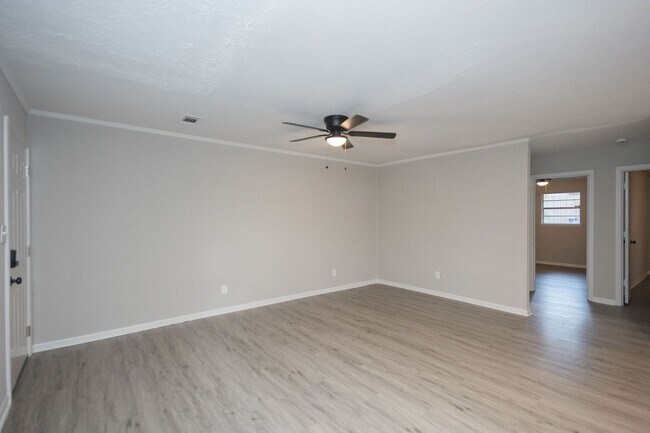 Building Photo - 1013 W Slaton Ave