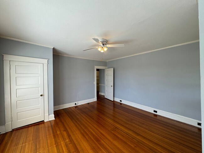 Building Photo - A Great Place to Call Home! Upstairs Apartment for Rent!!