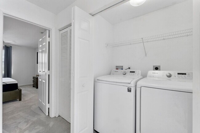 Building Photo - 16129 Sierra Palms Dr