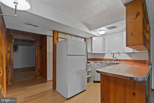 Building Photo - 612 S Quincy St