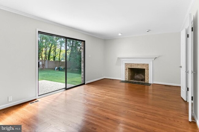 Building Photo - 6294 Dunaway Ct