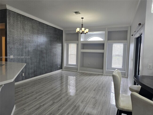 Building Photo - 3401 SW San Benito St