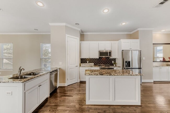 Building Photo - 1103 E 27th St