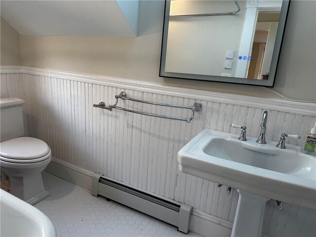 Building Photo - 100 Maple Ave