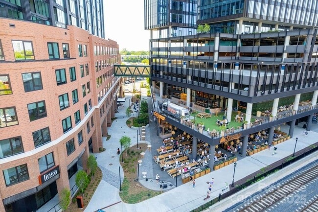 Primary Photo - 2161 Hawkins St