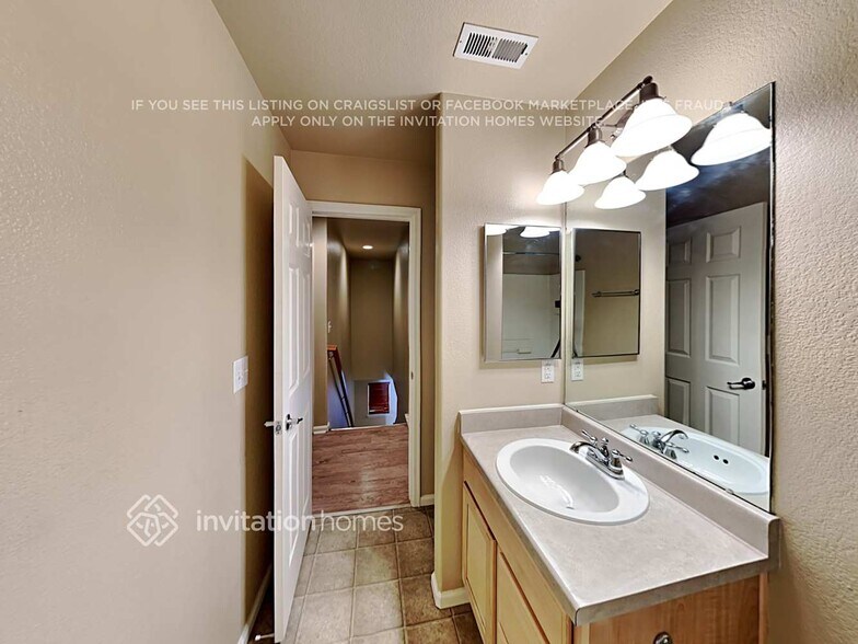 Building Photo - 838 Willow Dr