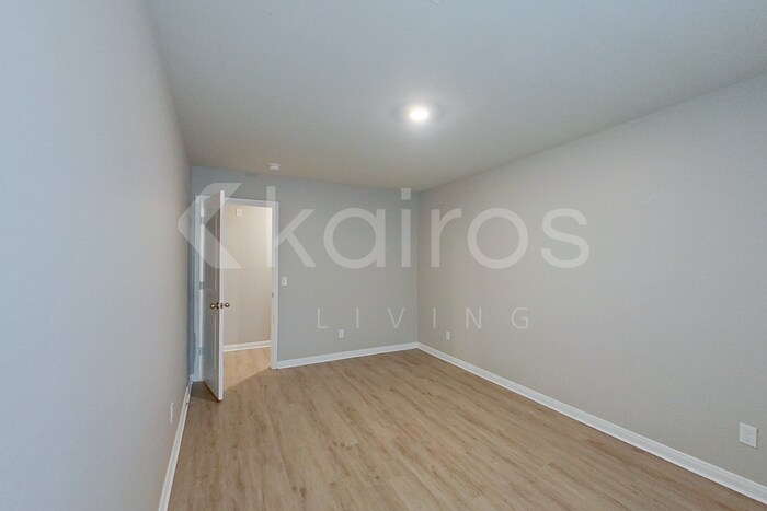 Building Photo - 1020 NW 4th St