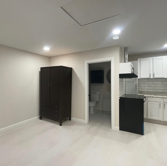 Building Photo - 10020 Losa Dr