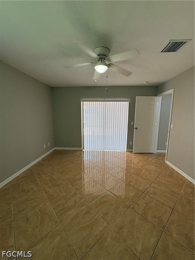 Building Photo - 4313 SW 19th Ave
