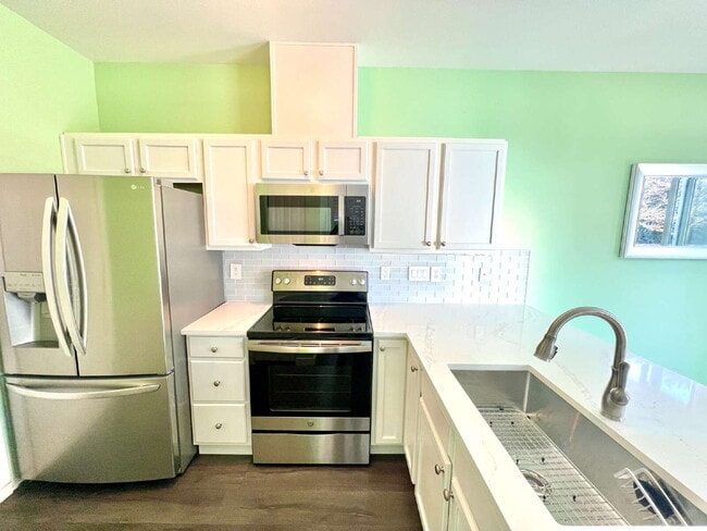 Building Photo - Move-In Ready Puyallup Townhome – Central Location, Easy Commute