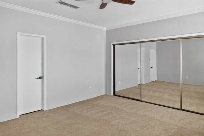 Building Photo - 562 Wilcrest Dr