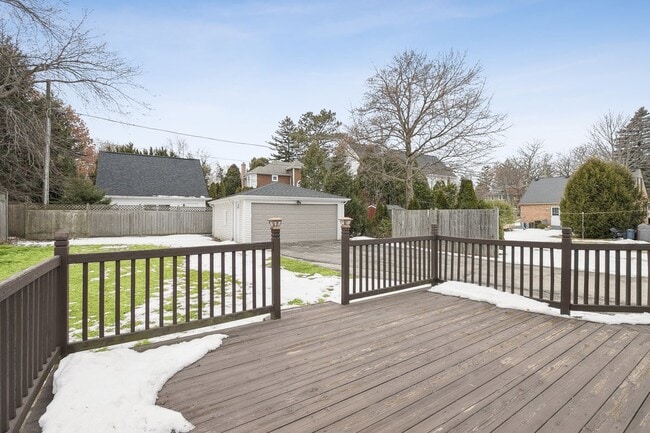 Building Photo - 689 E Illinois Rd