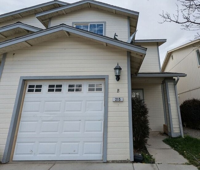 Primary Photo - Updated 3-Bedroom Townhome in Dayton – Mov...