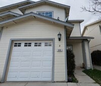 Building Photo - Updated 3-Bedroom Townhome in Dayton – Mov...