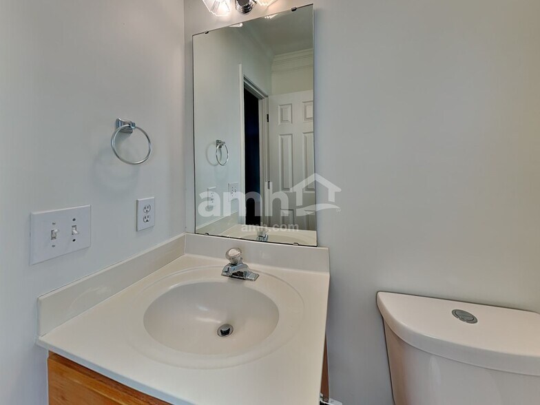 Building Photo - 1305 Groveland Trl