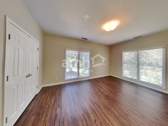 Building Photo - 7270 Wyngate Dr