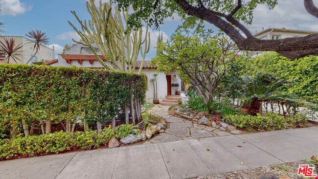 Building Photo - 1011 N La Jolla Ave