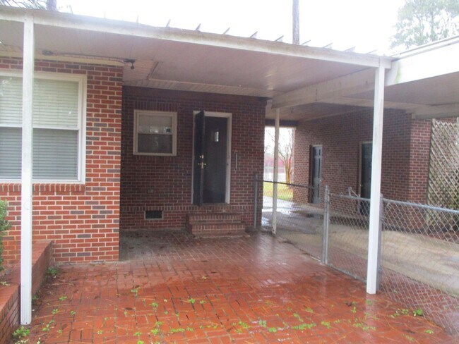 Building Photo - 1020 E Edgewater Dr