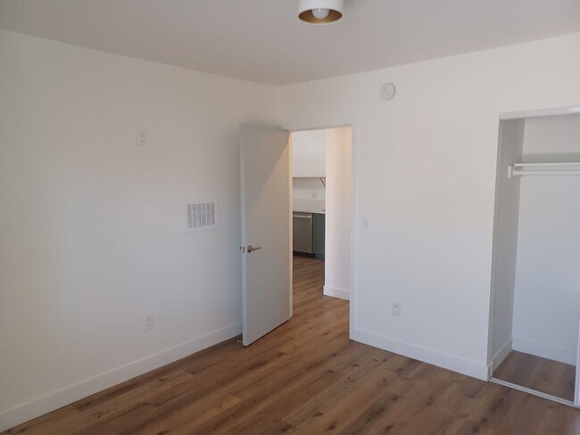 Building Photo - Individual Bungalows: All 1 bedroom/ 1 bat...