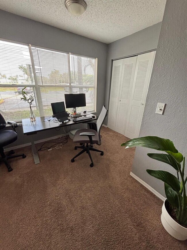Building Photo - 12620 Vista Isles Dr