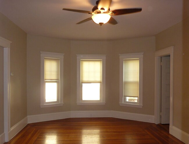 Building Photo - 39 Hall Ave