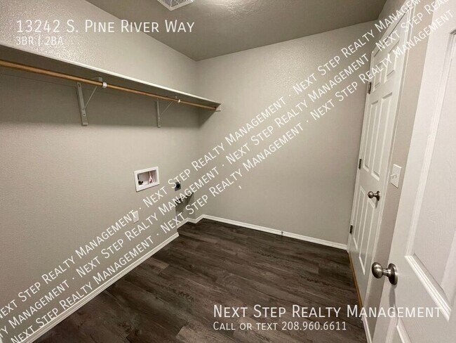 Building Photo - 13242 S Pine River Way