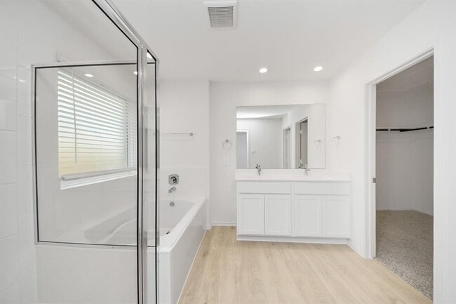 Building Photo - 5038 Balcolm Dr
