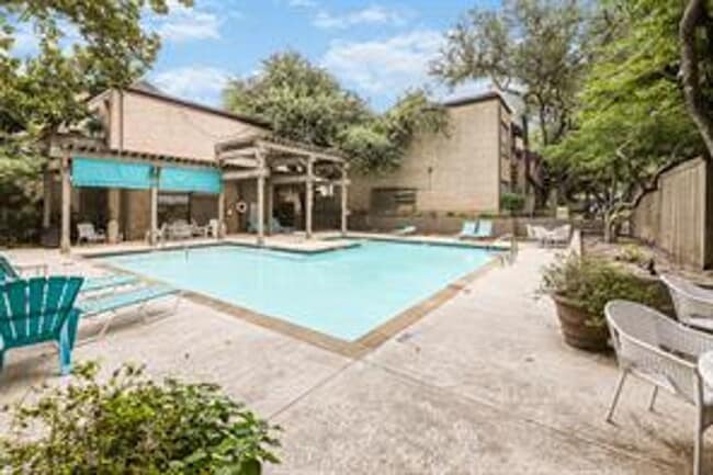 Building Photo - High Hollows