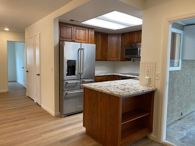 Building Photo - Spacious 4 Bedroom 2 Bath in Desirable Oceanside!