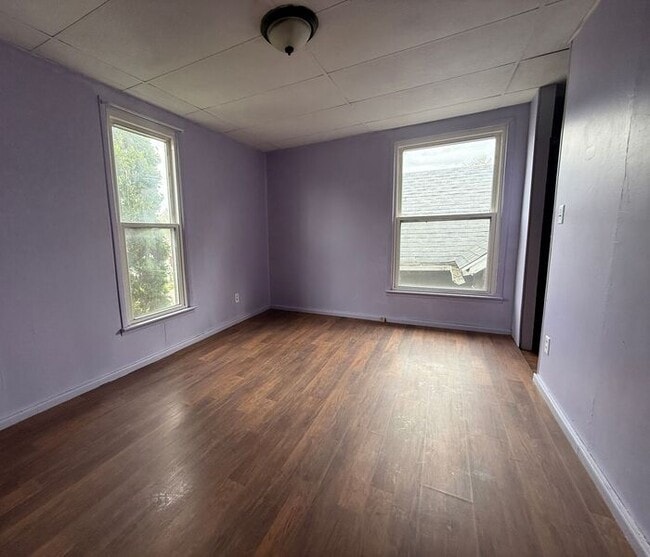 Building Photo - RENT SPECIAL !! 2 Bedroom with a Bonus Roo...