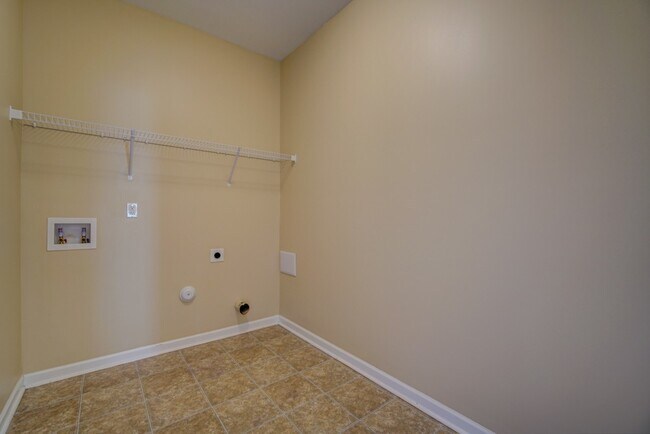 Building Photo - Gorgeous 4/5 BR, 3 BA, 2 Car Garage Home with Fenced Backyard and Large Storage Unit