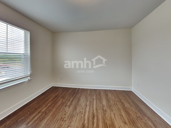 Building Photo - 4268 Longfellow Dr